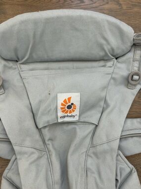 Ergobaby Light Gray